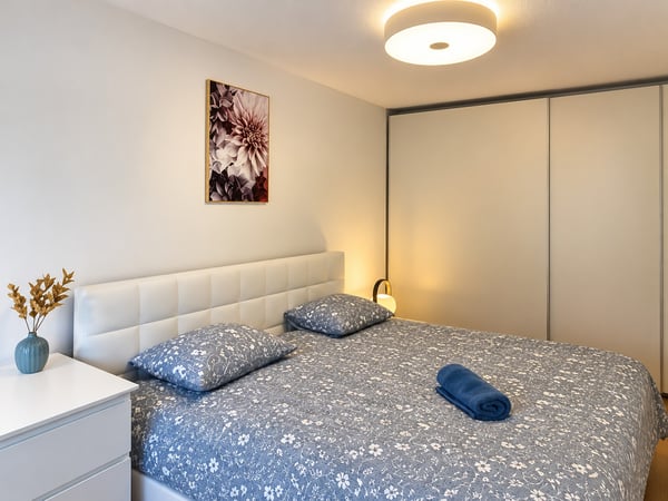 💎 Elegant Furnished 4.5-Room Home with a Beautiful Balcony in Seebach 19