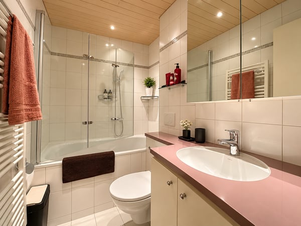 💎 Elegant Furnished 4.5-Room Home with a Beautiful Balcony in Seebach 21