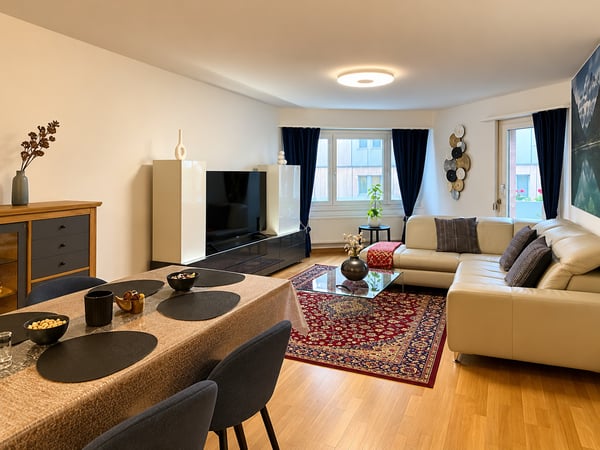 💎 Elegant Furnished 4.5-Room Home with a Beautiful Balcony in Seebach 6