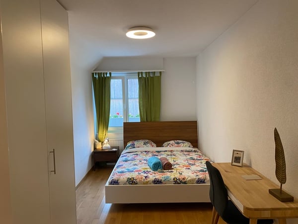 💎 Elegant Furnished 4.5-Room Home with a Beautiful Balcony in Seebach 15