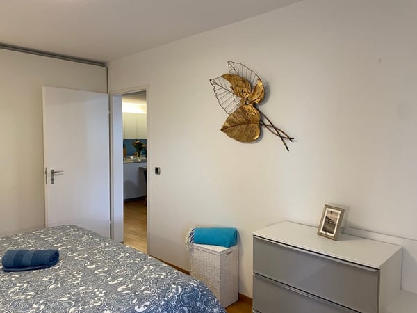 💎 Elegant Furnished 4.5-Room Home with a Beautiful Balcony in Seebach 12