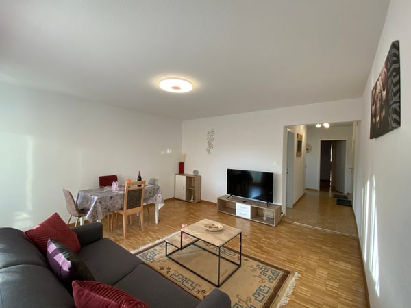 🏡 Furnished 3.5-Room Apartment with Private Balcony in Dübendorf – 8600 2