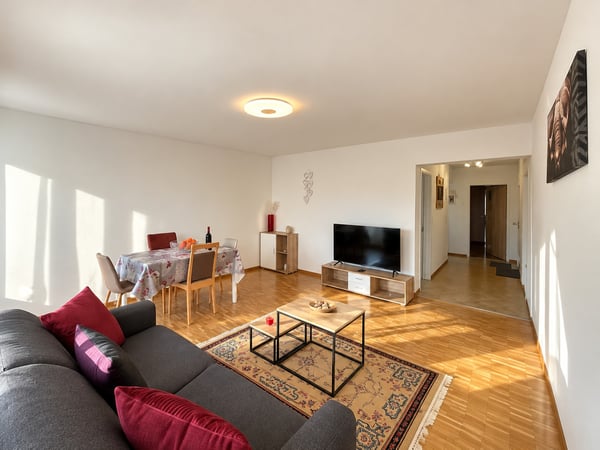 🏡 Furnished 3.5-Room Apartment with Private Balcony in Dübendorf – 8600 2