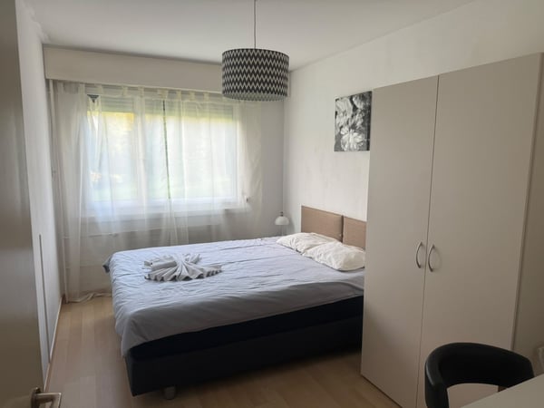 Fully Furnished 3.5-Room Apartment with 2 Bedrooms, 2 Bathrooms & Private Patio | Zürich 8051 3