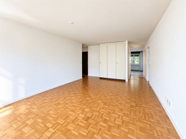 Helle 4.5-Zimmer-Wohnung mit Balkon in ruhiger Lage – Oberweningen 2