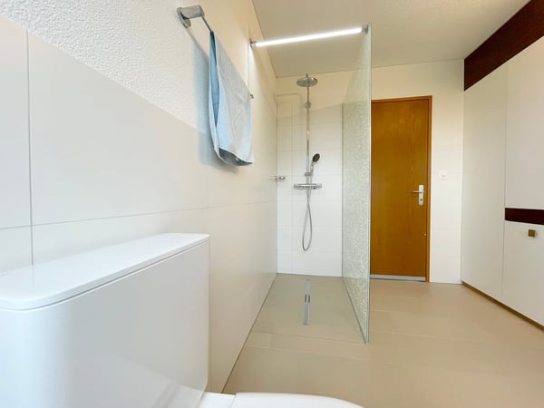 ruhige, 116m² 3.5 Zr. Wohnung inkl. Doppelgarage und Abstellplatz 11