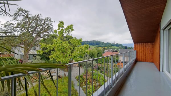 ruhige, 116m² 3.5 Zr. Wohnung inkl. Doppelgarage und Abstellplatz 15