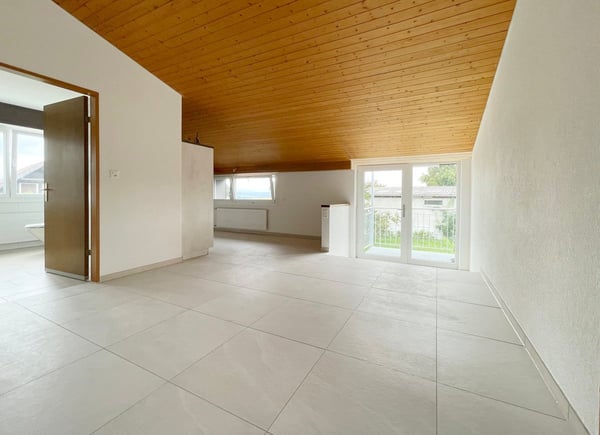 ruhige, 116m² 3.5 Zr. Wohnung inkl. Doppelgarage und Abstellplatz 9