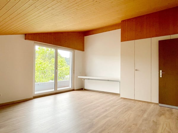 ruhige, 116m² 3.5 Zr. Wohnung inkl. Doppelgarage und Abstellplatz 7