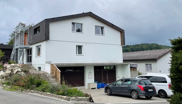 ruhige, 116m² 3.5 Zr. Wohnung inkl. Doppelgarage und Abstellplatz 17