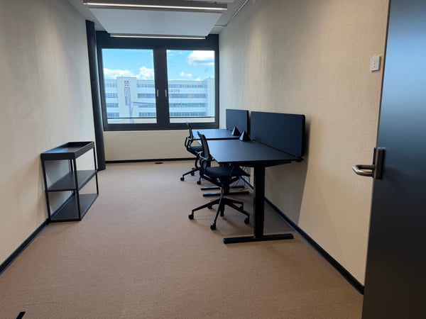 Vollmöbliertes Büro für 2 Arbeitsplätze