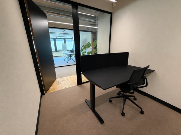 Vollmöbliertes Einzelbüro (All-inclusive Services)