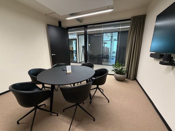 Vollmöbliertes Einzelbüro 8