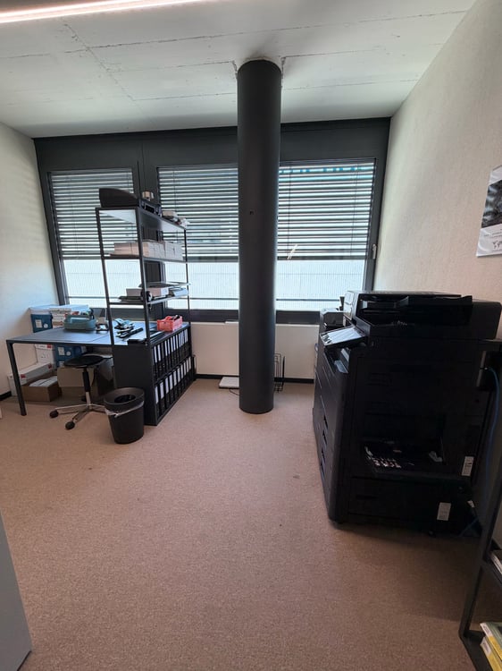 Vollmöbliertes Einzelbüro 16
