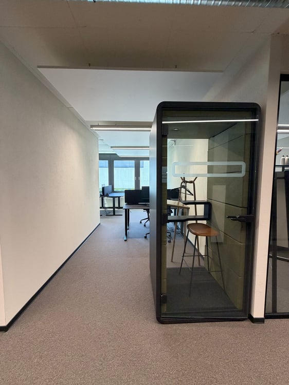 Vollmöbliertes Einzelbüro 9