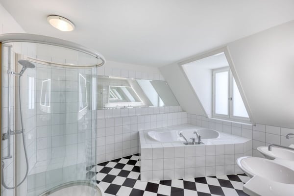Einfamilienhaus am Zürichberg mit spektakulärer Aussicht über die Dächer von Zürich 5