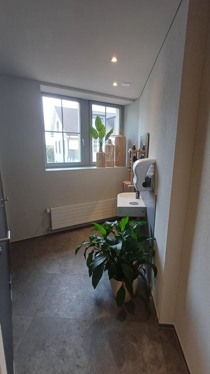 Sanierte, helle Büroräume an zentraler, grenznaher Lage 8