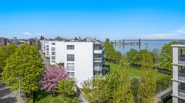 Leben direkt am See: Gepflegte Wohnung mit Lift und Cheminée 2