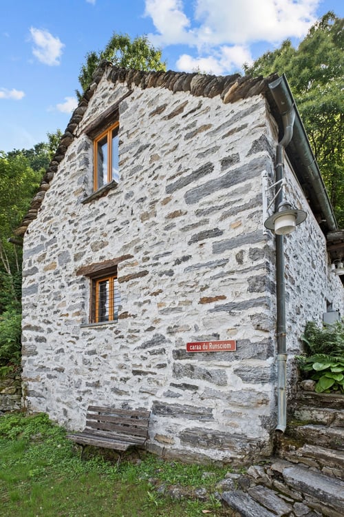Authentisches Tessiner Rustico mit Sitzplatz im Maggiatal 3