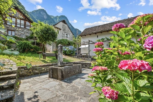 Authentisches Tessiner Rustico mit Sitzplatz im Maggiatal 10