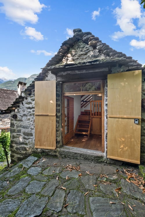 Authentisches Tessiner Rustico mit Sitzplatz im Maggiatal 4