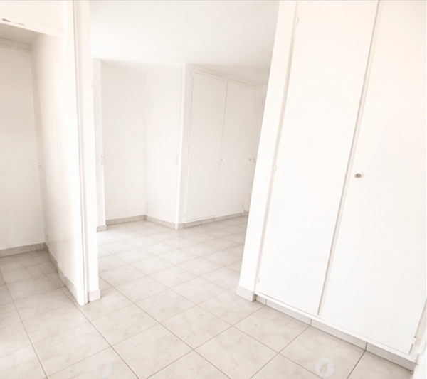 Angheneme 2.0 Zimmer Wohnung 5