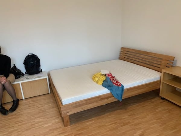 Helles Zimmer mit eigener Dusche/WC, gemeinsame Nutzung von Küche und Essraum 3