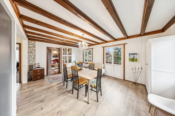 Charmantes freistehendes Chalet mit viel Umschwung 2