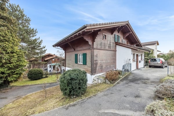 Charmantes freistehendes Chalet mit viel Umschwung 10