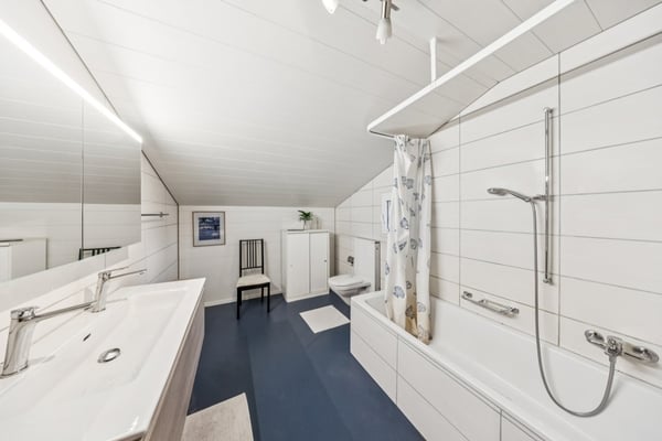 Charmantes freistehendes Chalet mit viel Umschwung 5