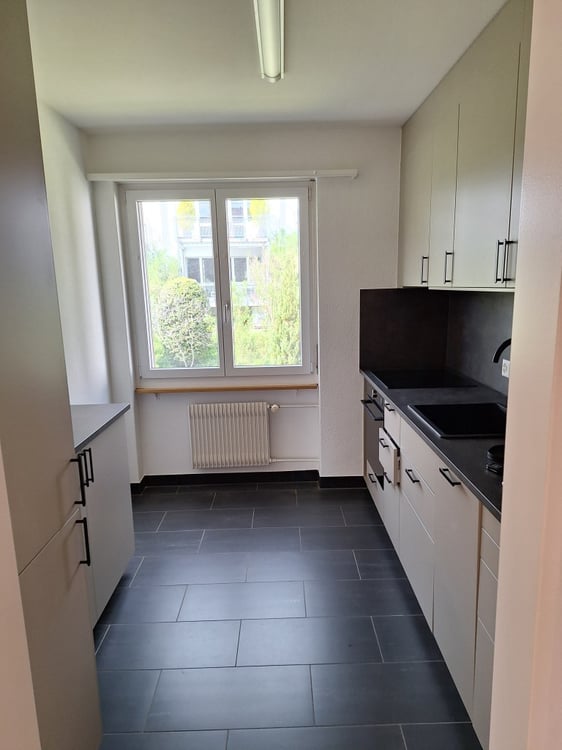 Moderne Wohnung mit Lift und Garage in Münchenbuchsee 2