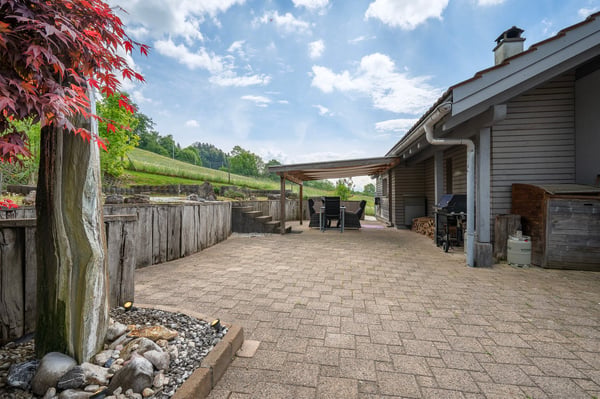 Exklusives Landhausidyll mit 3’874 m² Land, grossem Naturteich und Alpenblick 9