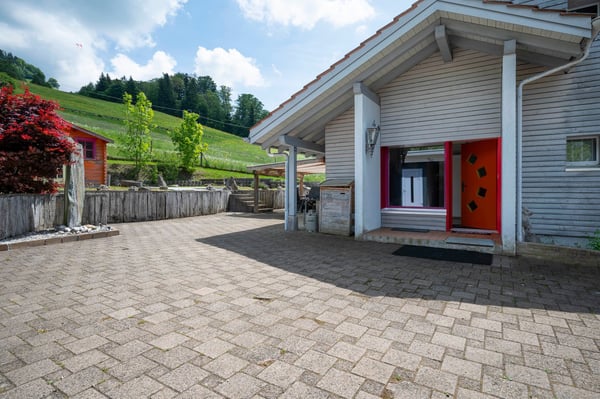 Exklusives Landhausidyll mit 3’874 m² Land, grossem Naturteich und Alpenblick 8