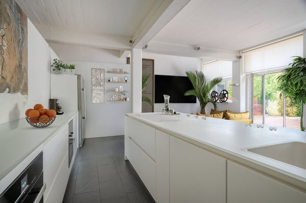 Exklusiver Loft-Traum im Walzmühle-Areal: 3.1 m Raumhöhe, Luxus-Küche & 130 m² Privatgarten