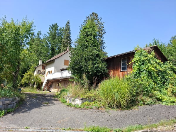2'176 m² grosses Grundstück an schöner Hanglage in Breitenbach 1