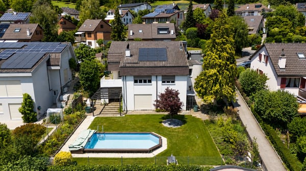 Charmantes 4.5-Zimmer-Einfamilienhaus mit Pool und Bastelraum sowie Garagenbox in Frenkendorf 2