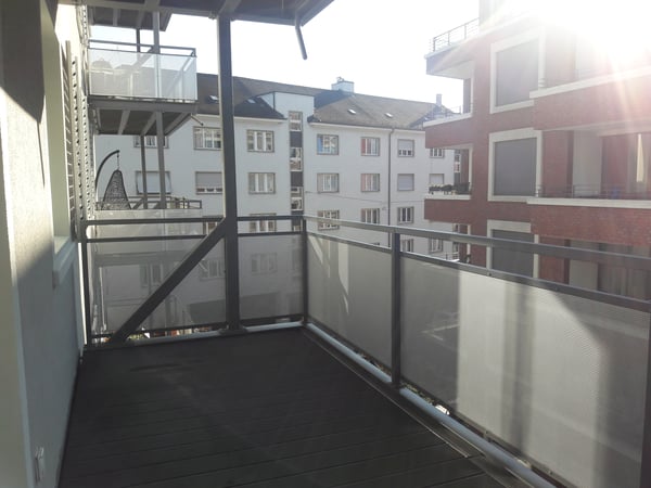 Moderne Stadtwohnung mit zwei Balkonen und eigenem Waschturm 1