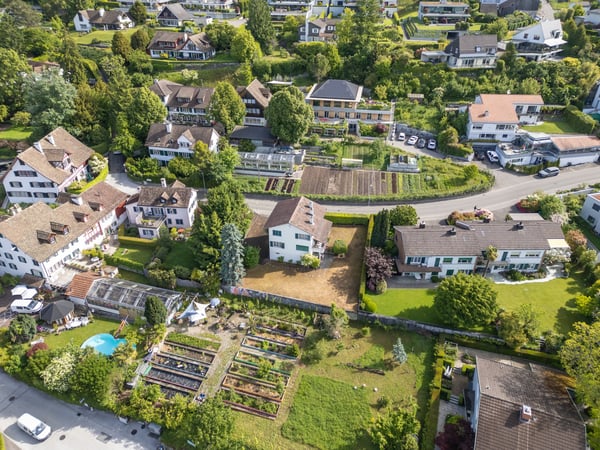 Grundstück mit Potenzial in Herrliberg 8