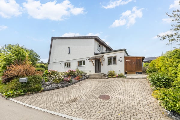 Familienfreundliches Zuhause mit schönem Garten 1
