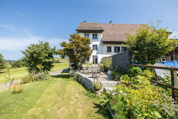 Charmantes Flarzhaus an sonniger und idyllischer Lage 1