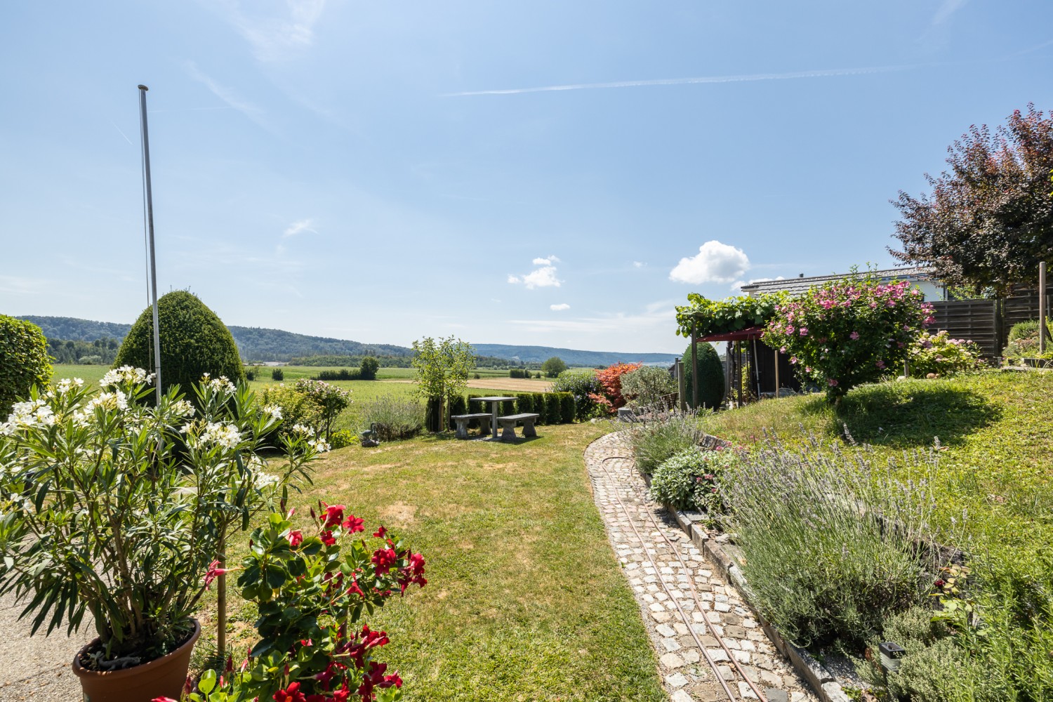 Immobilie in Hüntwangen - Freistehendes Einfamilienhaus mit grossem Garten - Bild 10