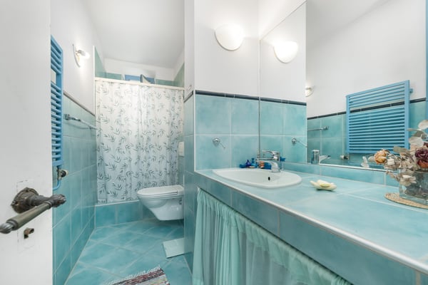 Charmante Altbauwohnung mit Atelier an bester Lage 6
