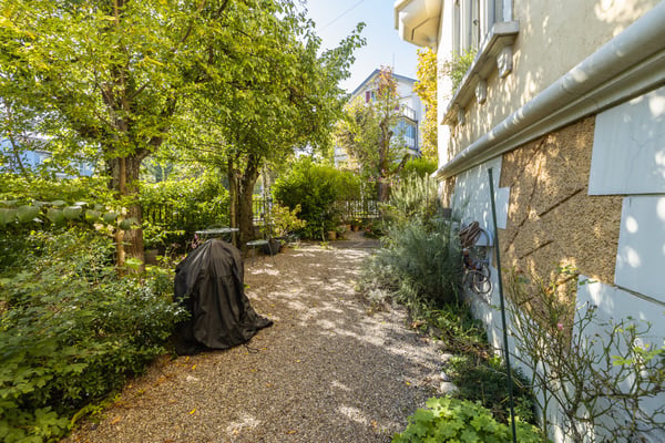 Charmante Altbauwohnung mit Atelier an bester Lage 12