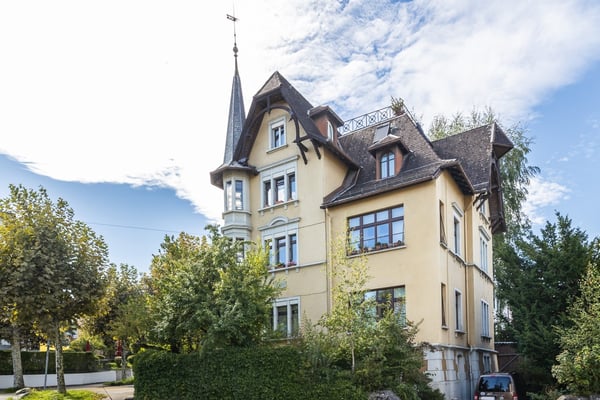 Charmante Altbauwohnung mit Atelier an bester Lage 1