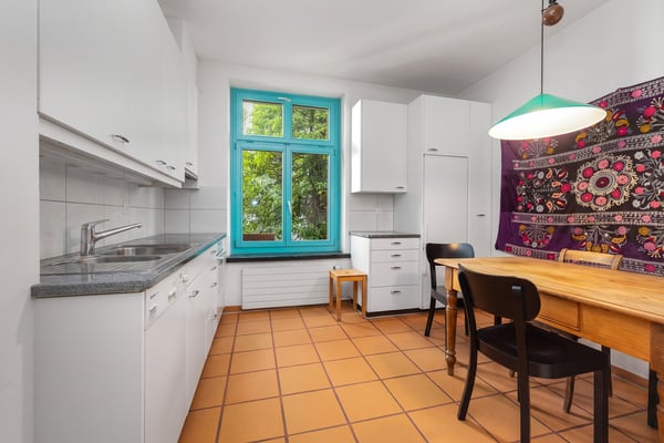 Charmante Altbauwohnung mit Atelier an bester Lage 5