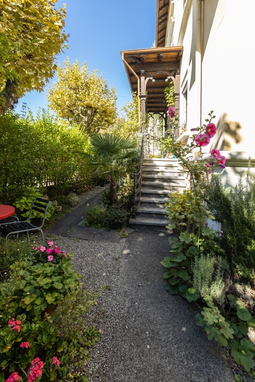 Charmante Altbauwohnung mit Atelier an bester Lage 11