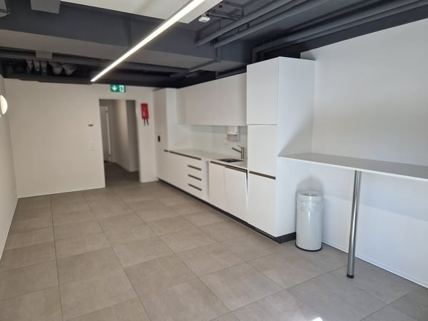 Attraktive Bürofläche mit Balkon nahe Zürichsee zu vermieten 9