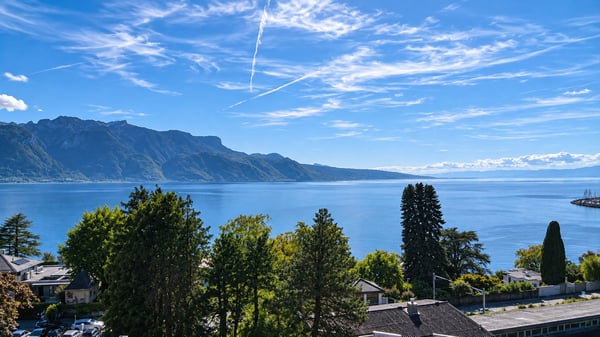 Modern 5-Room Bifamiliar House with Stunning Lake and Mountain Views in Corseaux 1