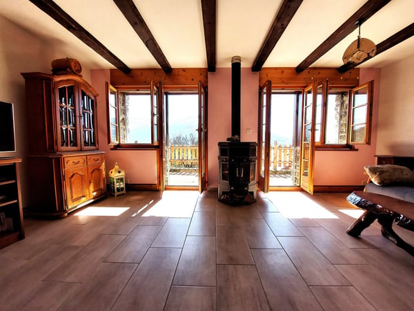 Chalet de 5 pièces à Vernamiège au charme authentique avec vue panoramique 4