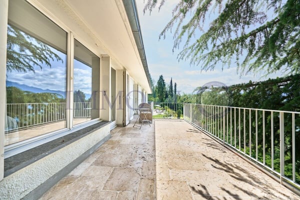 DE PRESTIGE AVEC PISCINE ET VUE PANORAMIQUE - MEUBLEE 13